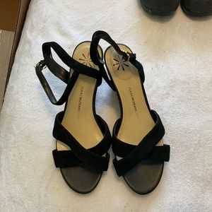 EUC Isaac mizrahi live velvet wedge